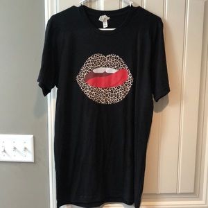 Lip black tshirt